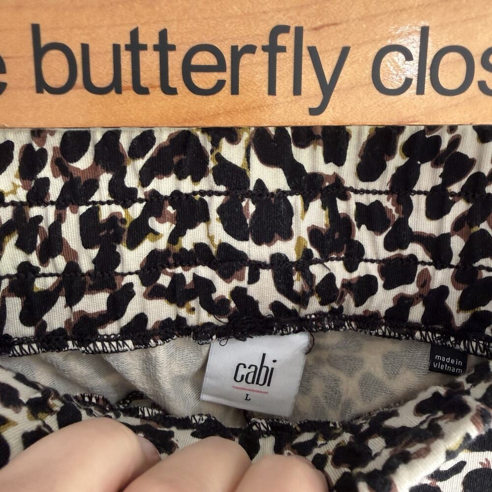 CAbi Women's Spotted Leopard Print Jogger Pivot Pants Large ab - Picture 3 of 4